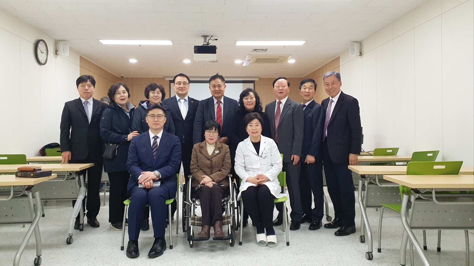 단체사진.jpg